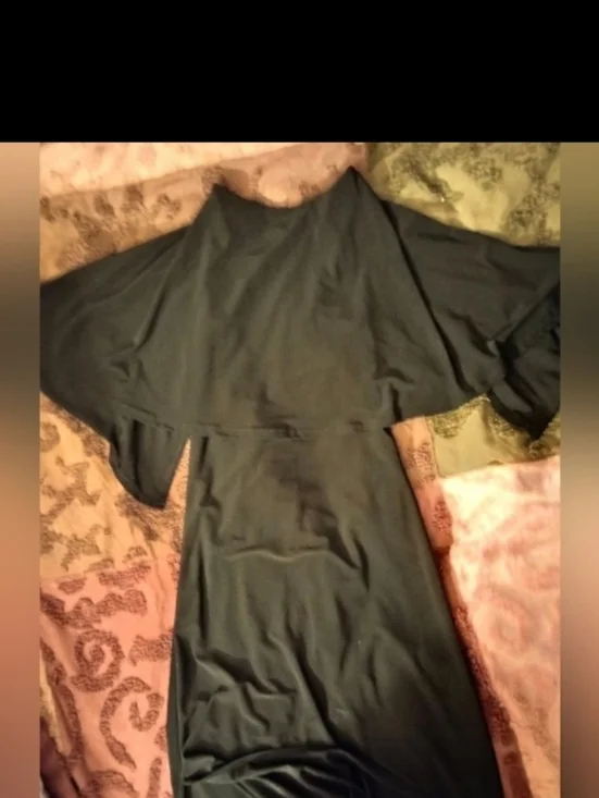 Chic Black Sleeve Maxi Dress - Elegant Evening Wear - Picture 9 of 11